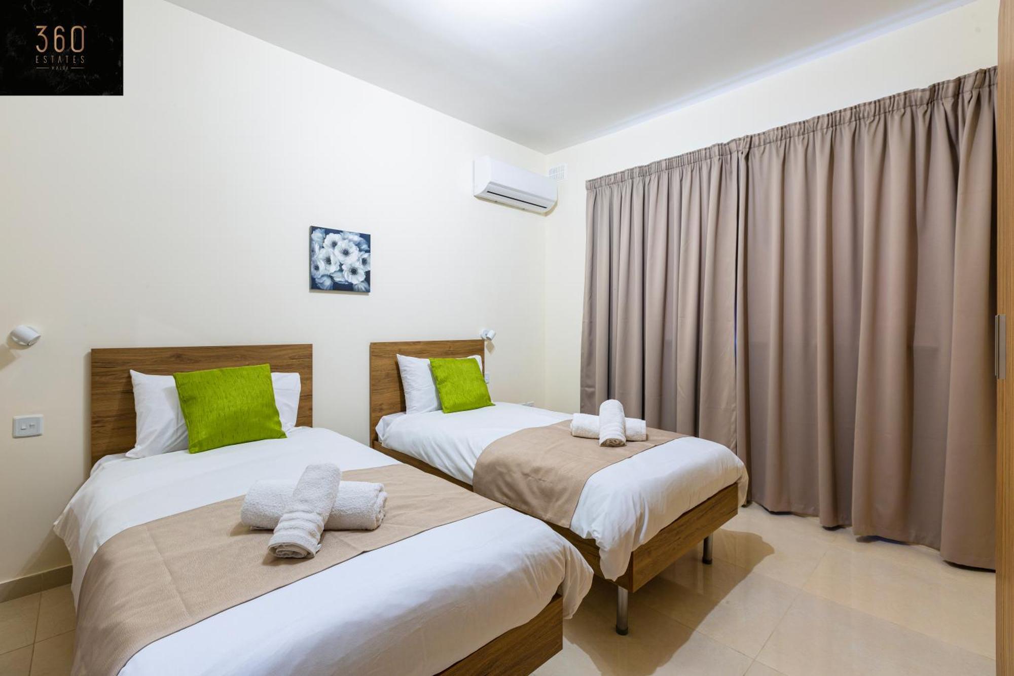 Beautiful 3Br Home With Private Balcony With Wifi & Ac By 360 Estates Marsaxlokk Exterior foto