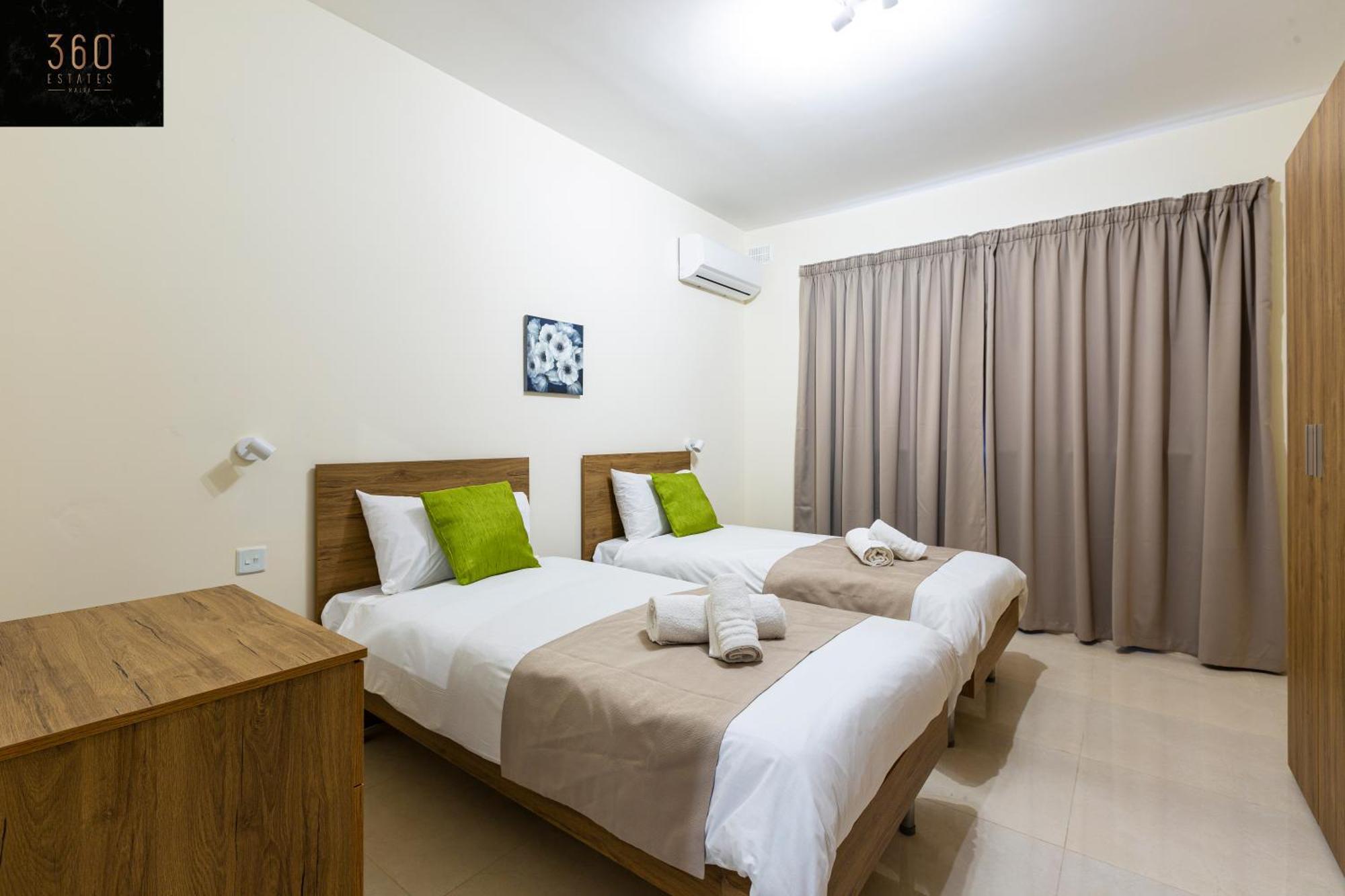 Beautiful 3Br Home With Private Balcony With Wifi & Ac By 360 Estates Marsaxlokk Exterior foto