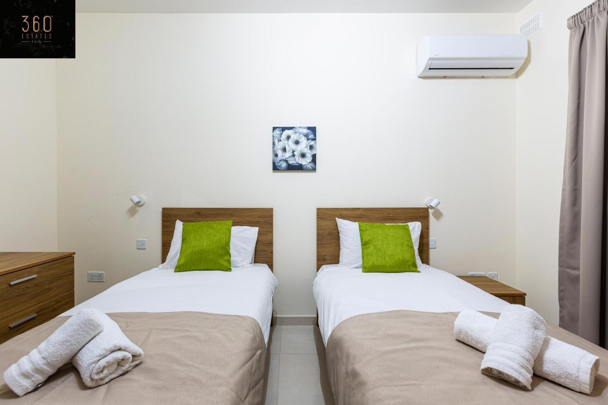 Beautiful 3Br Home With Private Balcony With Wifi & Ac By 360 Estates Marsaxlokk Exterior foto